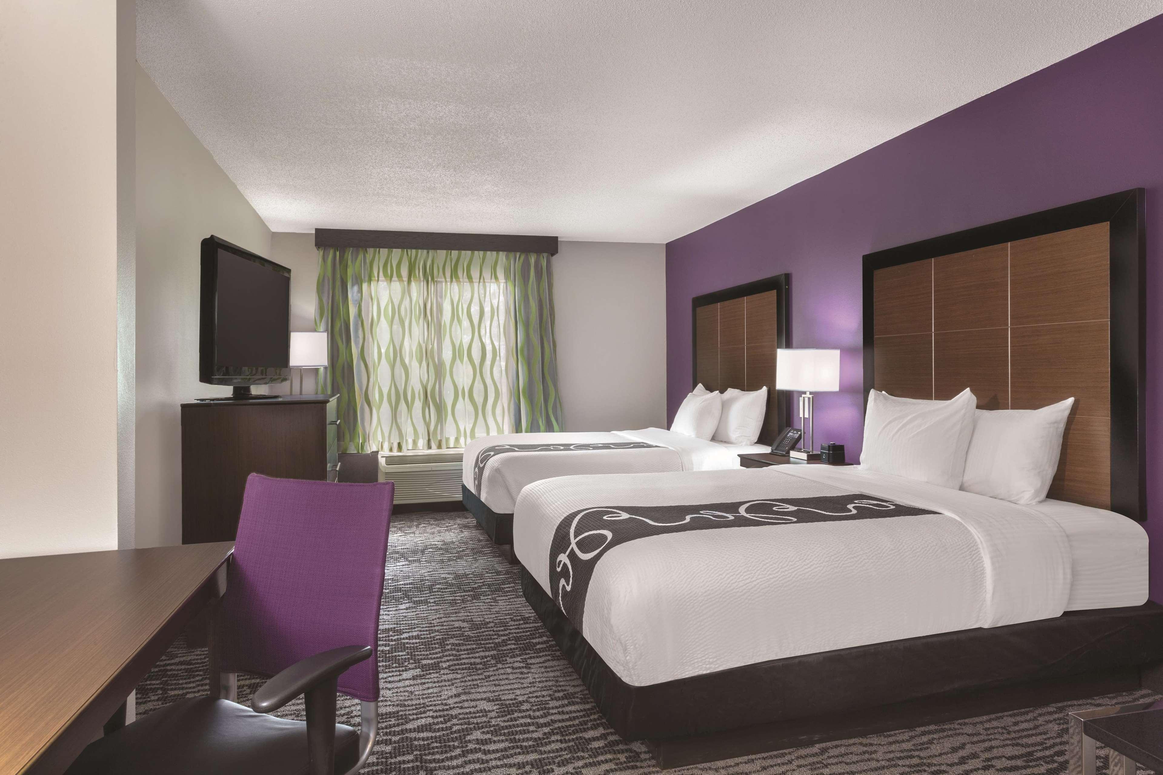 Отель La Quinta By Wyndham Columbus North Экстерьер фото