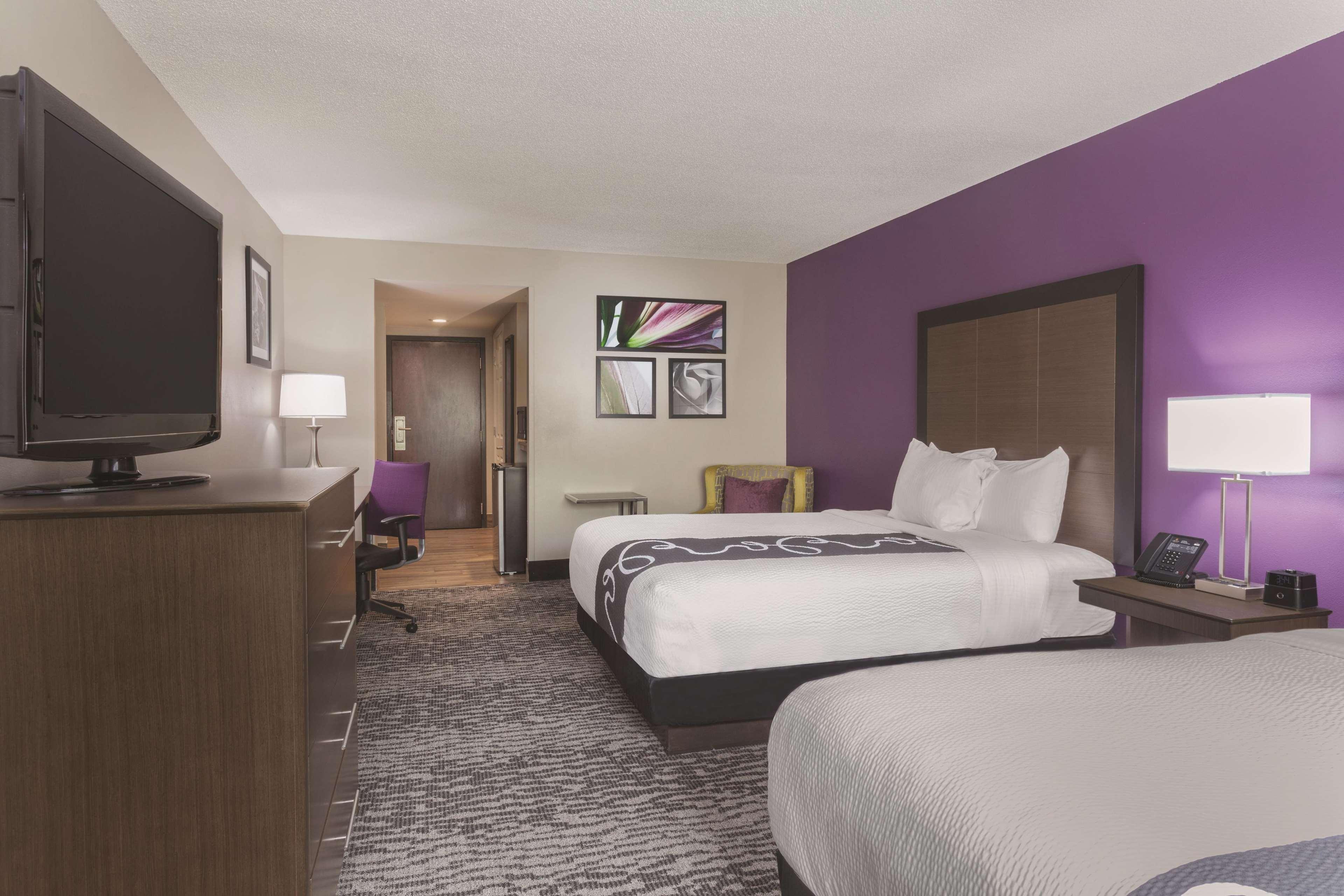 Отель La Quinta By Wyndham Columbus North Экстерьер фото