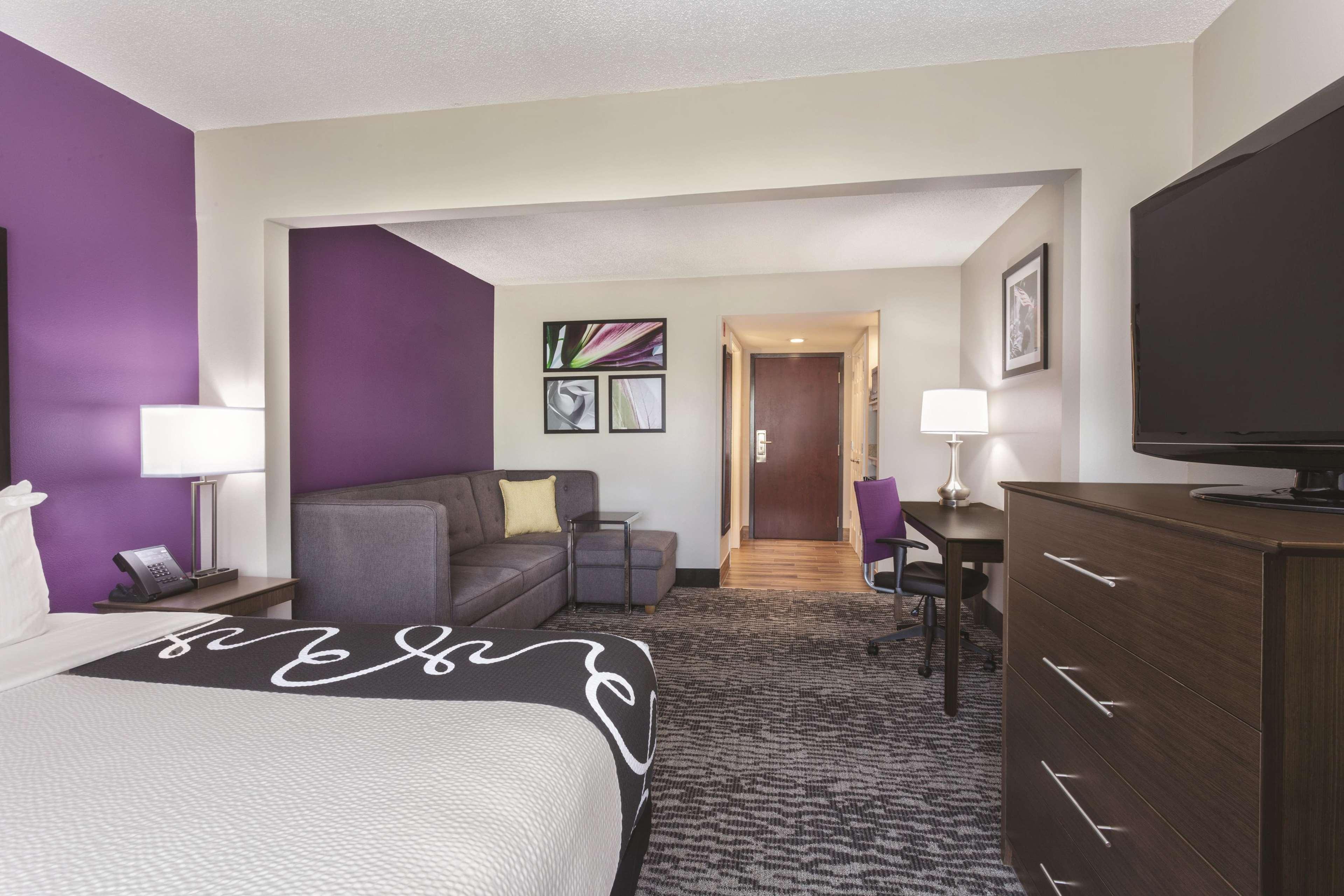 Отель La Quinta By Wyndham Columbus North Экстерьер фото