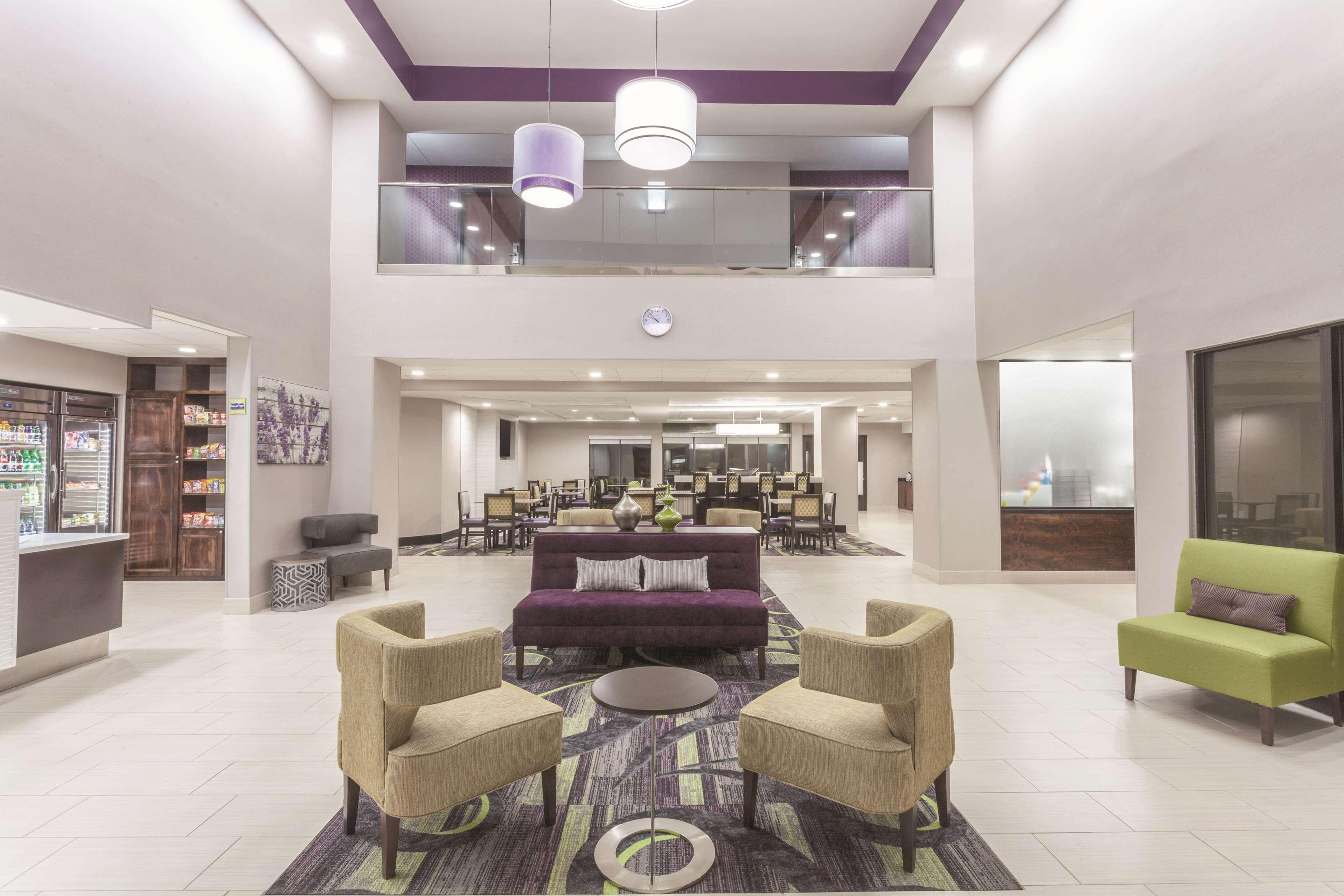 Отель La Quinta By Wyndham Columbus North Экстерьер фото