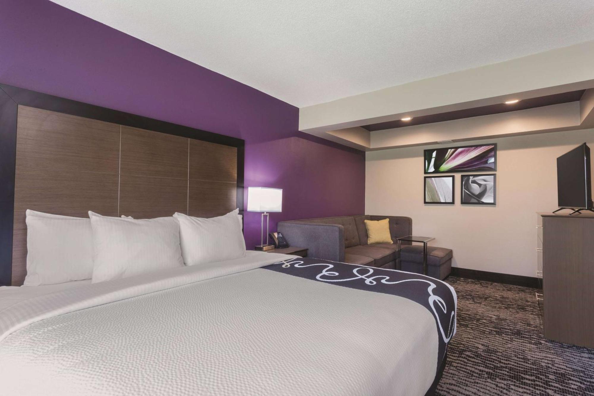 Отель La Quinta By Wyndham Columbus North Экстерьер фото