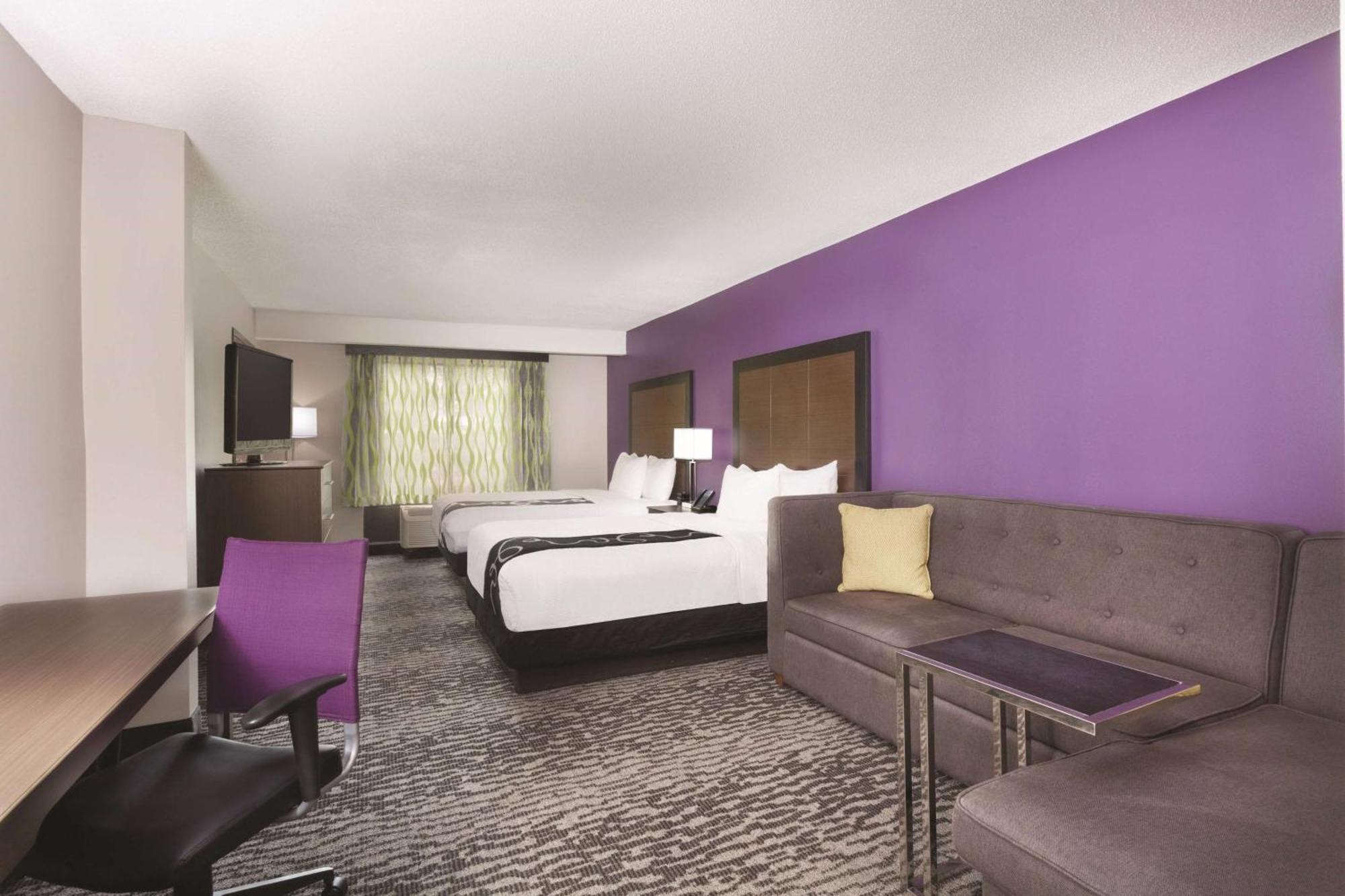Отель La Quinta By Wyndham Columbus North Экстерьер фото